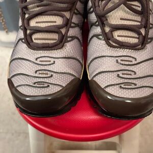 Nike Men's Gray and Brown Athletic Shoes